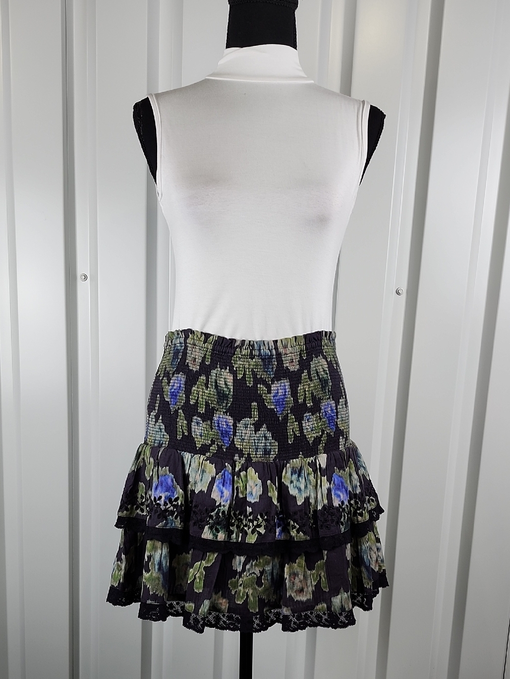 LoveShackFancy Floral Ruffle Tiered Mini Skirt Black Blue & Green Size Large EUC